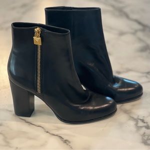 Michael Kors women’s ankle booties 6.5
